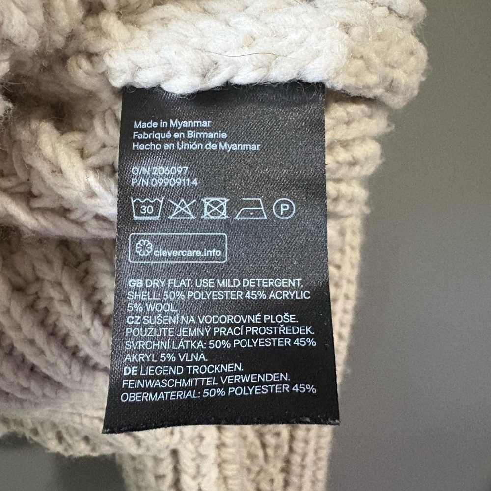 H&M size S chunky knit sweater with a roll-edge mock turtleneck in light beige - Picture 5 of 5
